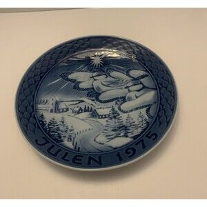 Grand Porcelain Of Copenhagen Julen 1975 Denmark 7 In. Plate Blue White